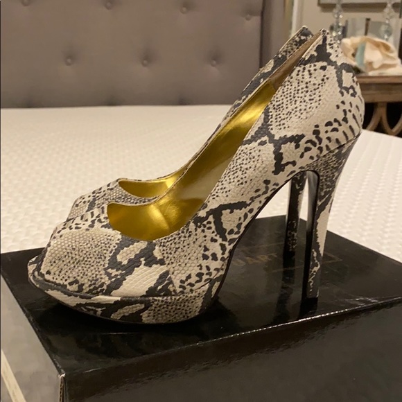 Colin Stuart heels - Picture 1 of 3